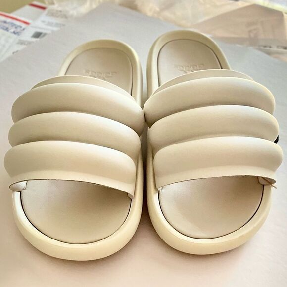 ADIDAS Adilette Zplaash Slides Women Size 10 Men Size 9 Beige Slip on Sandal NEW - Picture 2 of 9